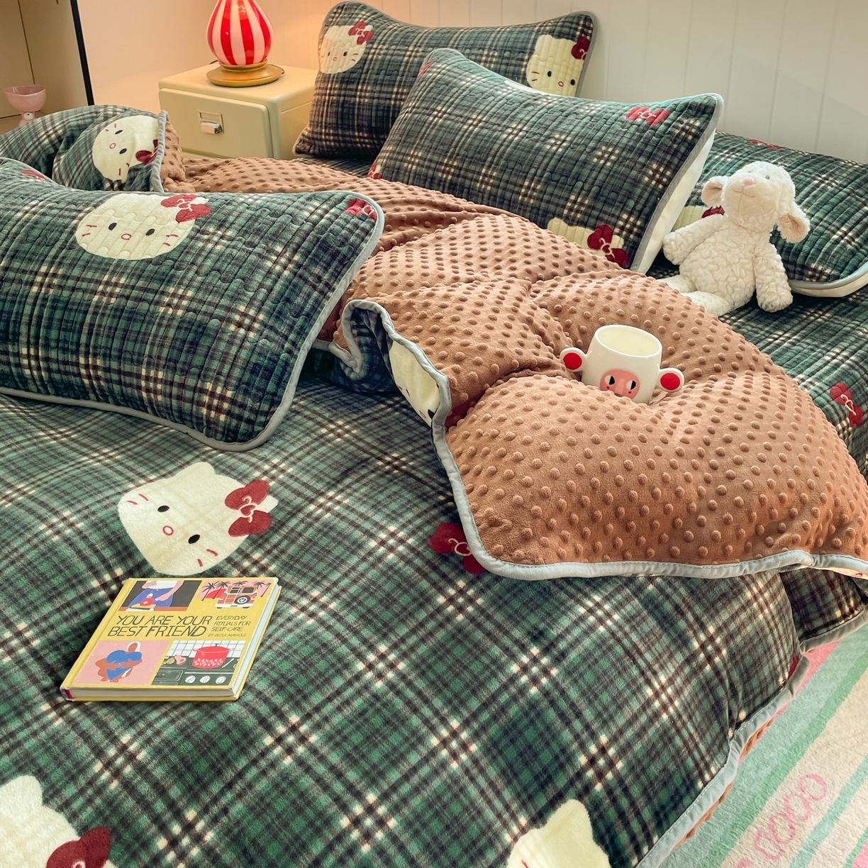 91家纺网 家纺一手货源 找家纺 贝扬思家纺 2025新款高克重牛奶绒豆豆被套床盖四件套-悦心系列 悦心-绿格kt