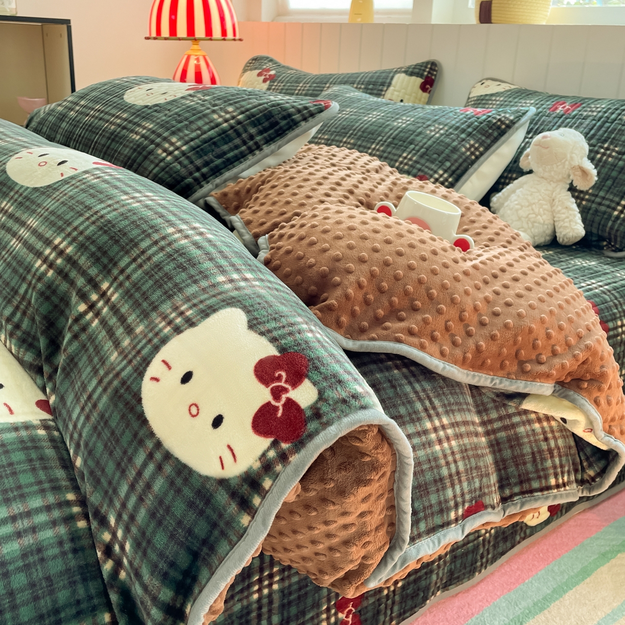 91家纺网 家纺一手货源 找家纺 贝扬思家纺 2025新款高克重牛奶绒豆豆被套床盖四件套-悦心系列 悦心-绿格kt