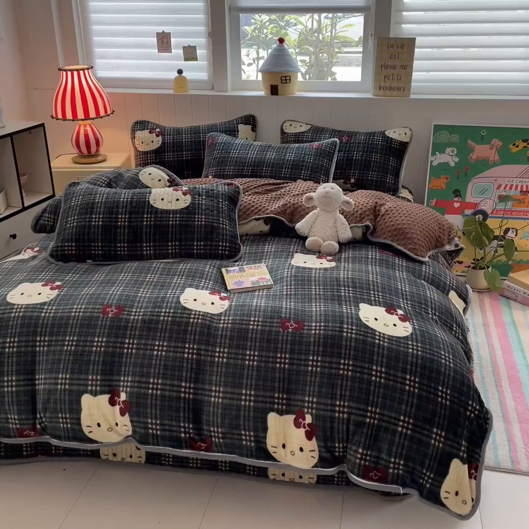 91家纺网 家纺一手货源 找家纺 贝扬思家纺 2025新款高克重牛奶绒豆豆被套床盖四件套-悦心系列 悦心-绿格kt