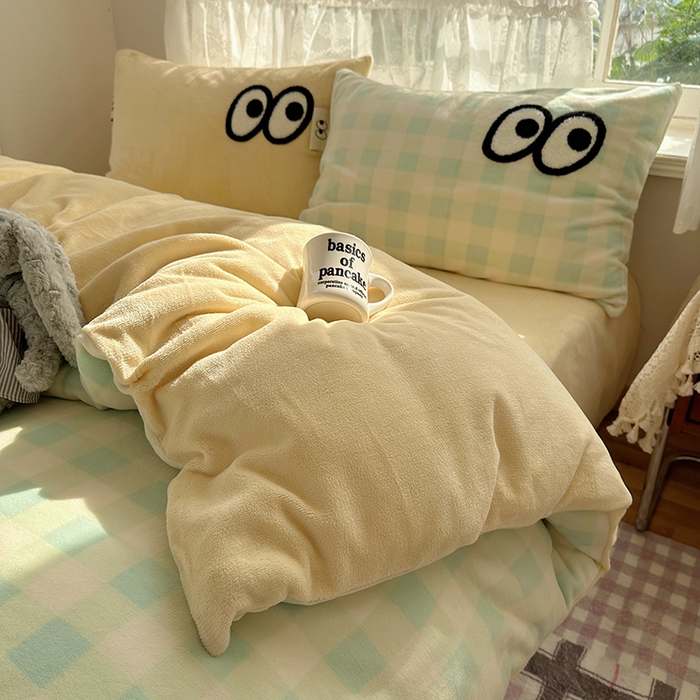 91家纺网 家纺一手货源 找家纺 桃子家居 2025新款A类ins毛巾绣显眼包撞色格子玛卡龙加厚牛奶绒织标四件套-小清新图 绒-显眼包蓝绿黄格