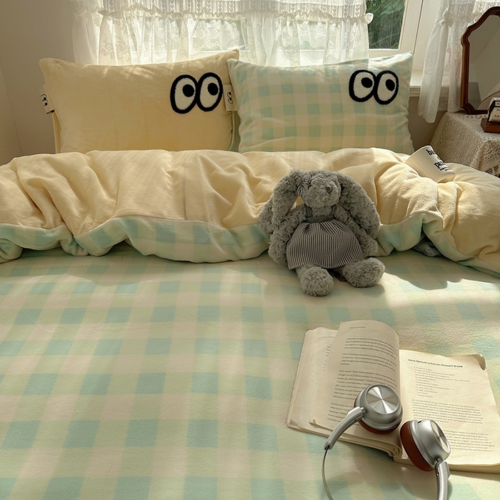 91家纺网 家纺一手货源 找家纺 桃子家居 2025新款A类ins毛巾绣显眼包撞色格子玛卡龙加厚牛奶绒织标四件套-小清新图 绒-显眼包蓝绿黄格