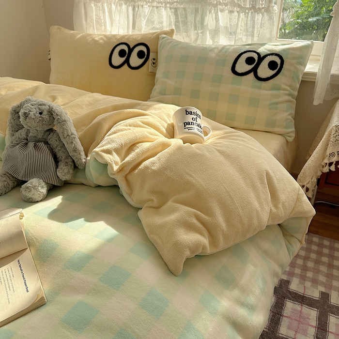 91家纺网 家纺一手货源 找家纺 桃子家居 2025新款A类ins毛巾绣显眼包撞色格子玛卡龙加厚牛奶绒织标四件套-小清新图 绒-显眼包蓝绿黄格