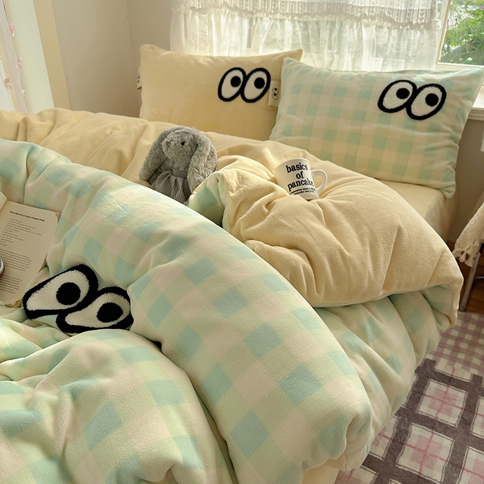 91家纺网 家纺一手货源 找家纺 桃子家居 2025新款A类ins毛巾绣显眼包撞色格子玛卡龙加厚牛奶绒织标四件套-小清新图 绒-显眼包蓝绿黄格