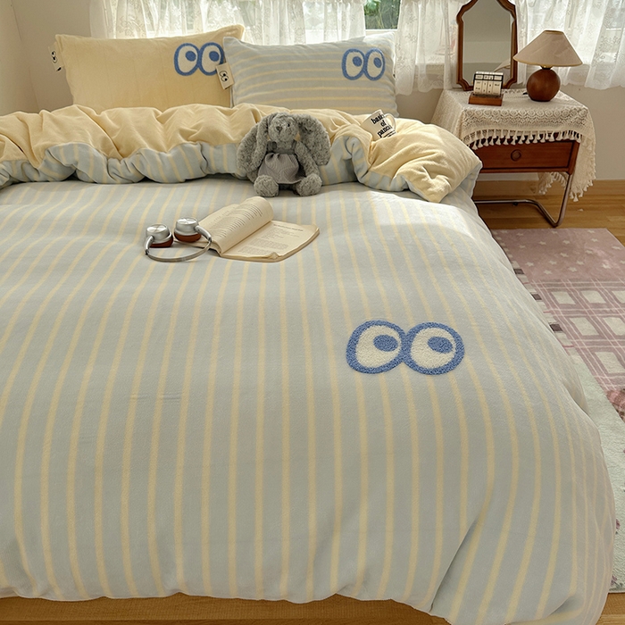 91家纺网 家纺一手货源 找家纺 桃子家居 2025新款A类ins毛巾绣显眼包撞色格子玛卡龙加厚牛奶绒织标四件套-小清新图 绒-显眼包蓝条黄