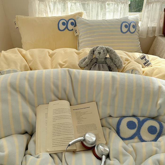 91家纺网 家纺一手货源 找家纺 桃子家居 2025新款A类ins毛巾绣显眼包撞色格子玛卡龙加厚牛奶绒织标四件套-小清新图 绒-显眼包蓝条黄