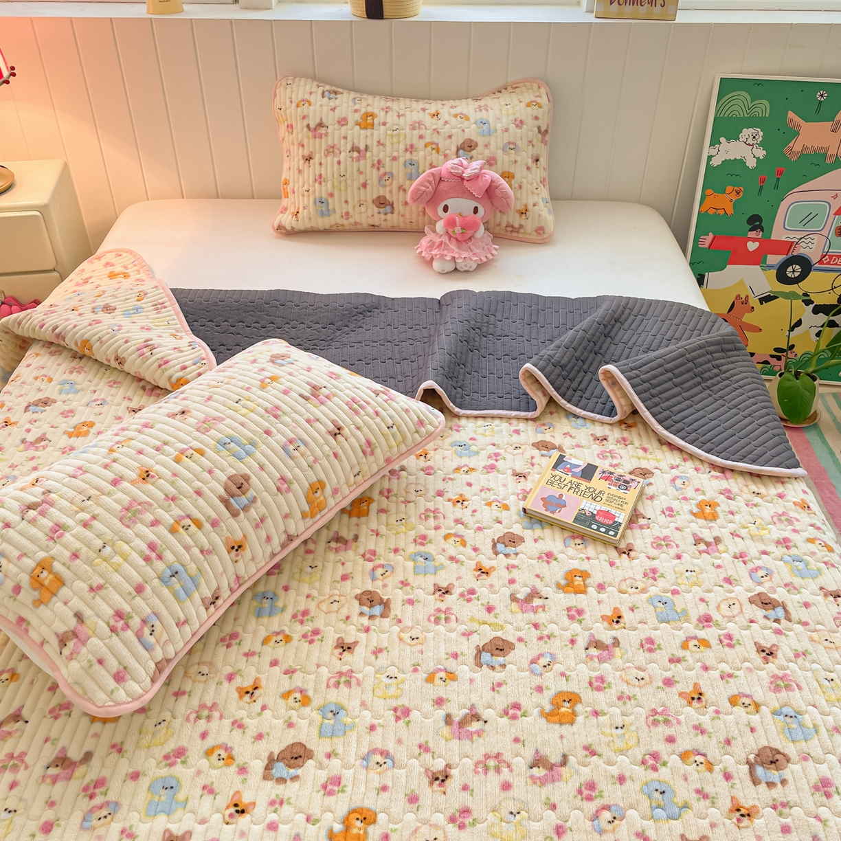 91家纺网 家纺一手货源 找家纺 贝扬思家纺 2025新款高克重牛奶绒豆豆被套床盖四件套-悦心系列 悦心-卖萌修狗