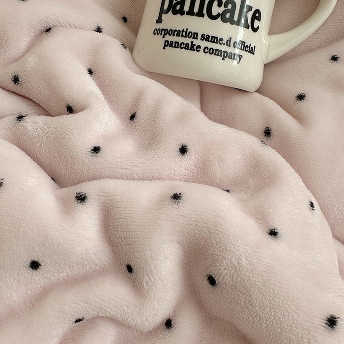 91家纺网 家纺一手货源 找家纺 桃子家居 2025新款A类ins毛巾绣显眼包撞色格子玛卡龙加厚牛奶绒织标四件套-小清新图 绒-显眼包紫点黑格