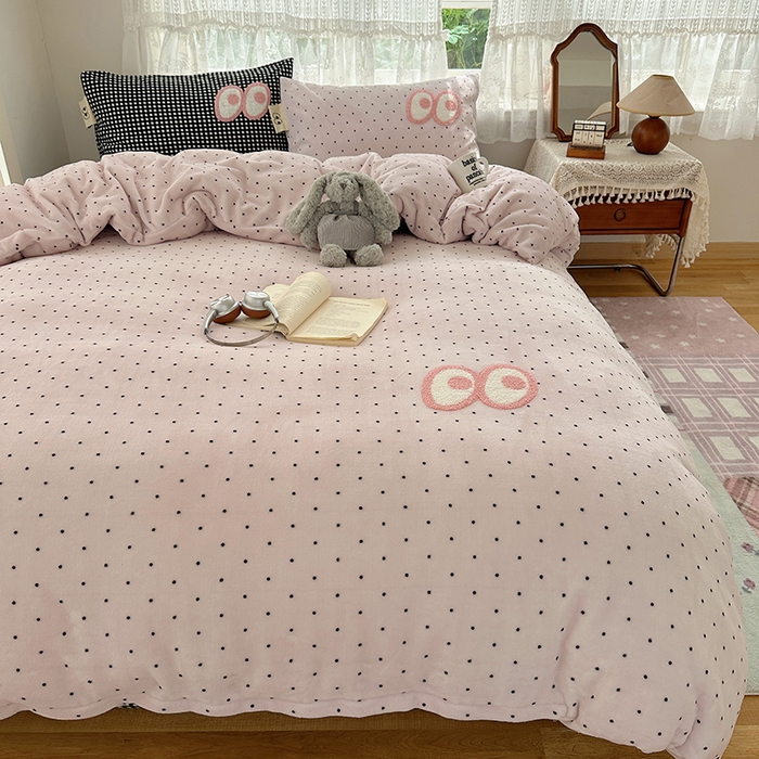 91家纺网 家纺一手货源 找家纺 桃子家居 2025新款A类ins毛巾绣显眼包撞色格子玛卡龙加厚牛奶绒织标四件套-小清新图 绒-显眼包紫点黑格