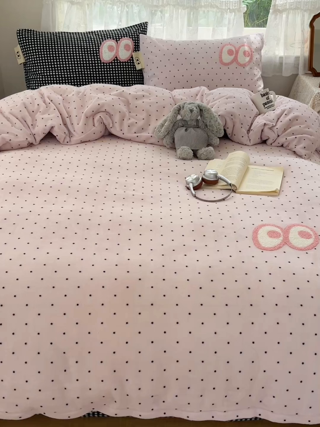 91家纺网 家纺一手货源 找家纺 桃子家居 2025新款A类ins毛巾绣显眼包撞色格子玛卡龙加厚牛奶绒织标四件套-小清新图 绒-显眼包紫点黑格