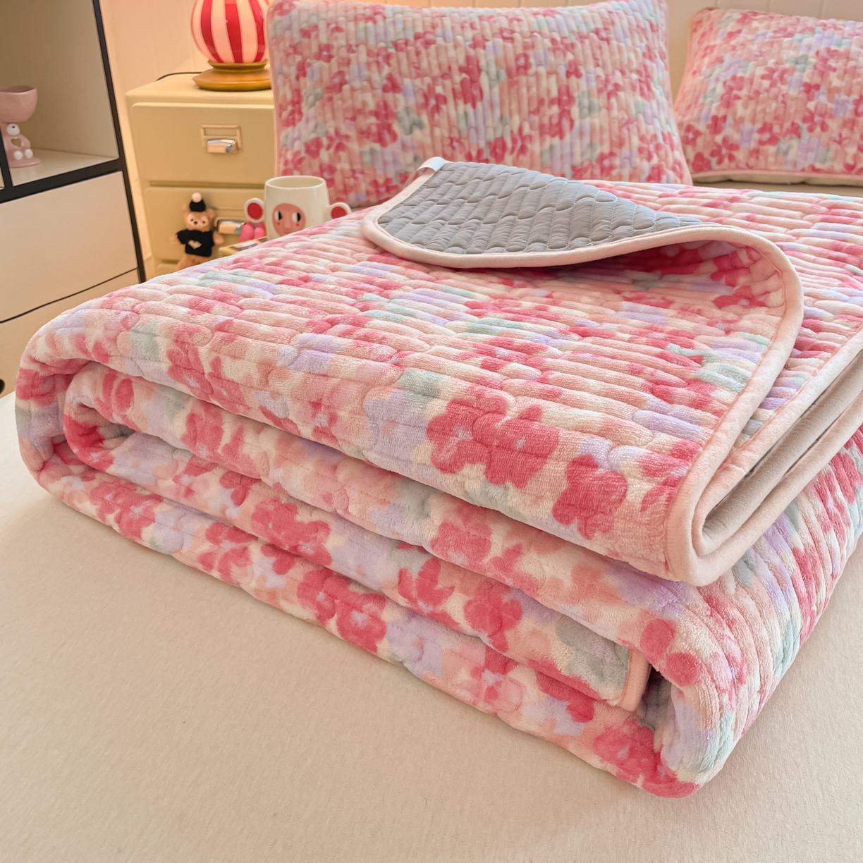 91家纺网 家纺一手货源 找家纺 贝扬思家纺 2025新款高克重牛奶绒豆豆被套床盖四件套-悦心系列 悦心-玫瑰粉黛