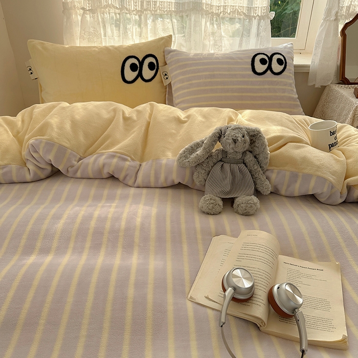 91家纺网 家纺一手货源 找家纺 桃子家居 2025新款A类ins毛巾绣显眼包撞色格子玛卡龙加厚牛奶绒织标四件套-小清新图 绒-显眼包紫条黄