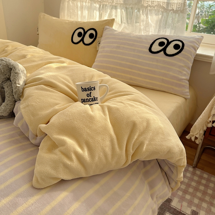 91家纺网 家纺一手货源 找家纺 桃子家居 2025新款A类ins毛巾绣显眼包撞色格子玛卡龙加厚牛奶绒织标四件套-小清新图 绒-显眼包紫条黄