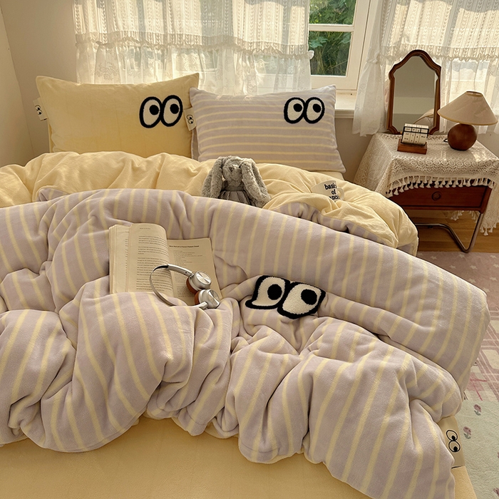 91家纺网 家纺一手货源 找家纺 桃子家居 2025新款A类ins毛巾绣显眼包撞色格子玛卡龙加厚牛奶绒织标四件套-小清新图 绒-显眼包紫条黄