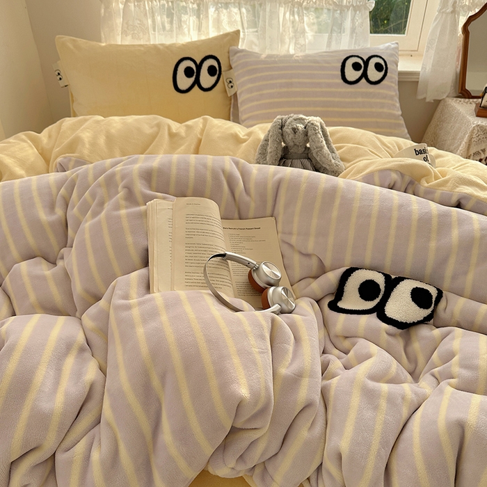 91家纺网 家纺一手货源 找家纺 桃子家居 2025新款A类ins毛巾绣显眼包撞色格子玛卡龙加厚牛奶绒织标四件套-小清新图 绒-显眼包紫条黄