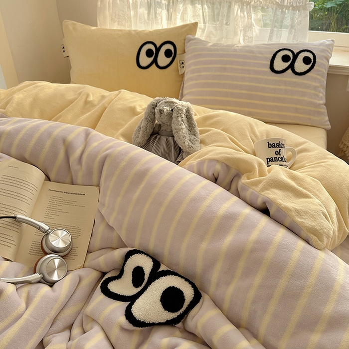 91家纺网 家纺一手货源 找家纺 桃子家居 2025新款A类ins毛巾绣显眼包撞色格子玛卡龙加厚牛奶绒织标四件套-小清新图 绒-显眼包紫条黄