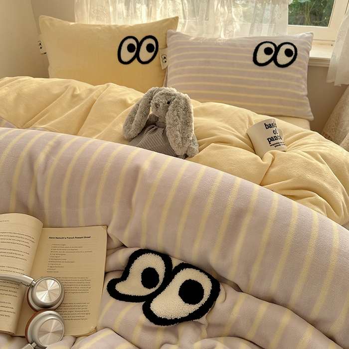 91家纺网 家纺一手货源 找家纺 桃子家居 2025新款A类ins毛巾绣显眼包撞色格子玛卡龙加厚牛奶绒织标四件套-小清新图 绒-显眼包紫条黄