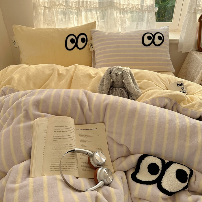 91家纺网 家纺一手货源 找家纺 桃子家居 2025新款A类ins毛巾绣显眼包撞色格子玛卡龙加厚牛奶绒织标四件套-小清新图 绒-显眼包紫条黄