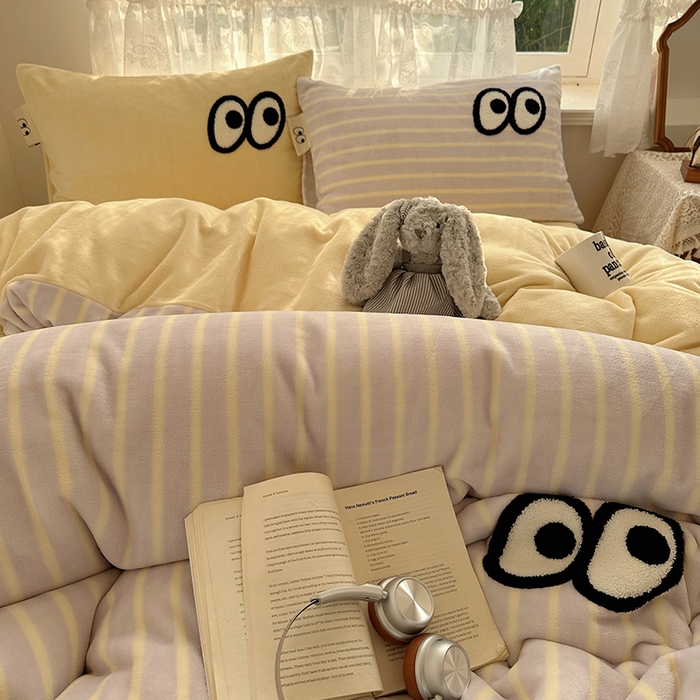 91家纺网 家纺一手货源 找家纺 桃子家居 2025新款A类ins毛巾绣显眼包撞色格子玛卡龙加厚牛奶绒织标四件套-小清新图 绒-显眼包紫条黄