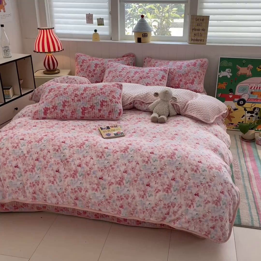 91家纺网 家纺一手货源 找家纺 贝扬思家纺 2025新款高克重牛奶绒豆豆被套床盖四件套-悦心系列 悦心-玫瑰粉黛