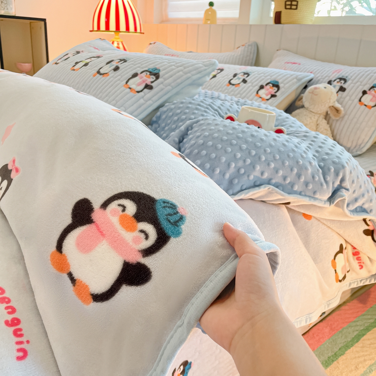 91家纺网 家纺一手货源 找家纺 贝扬思家纺 2025新款高克重牛奶绒豆豆被套床盖四件套-悦心系列 悦心-企鹅星球