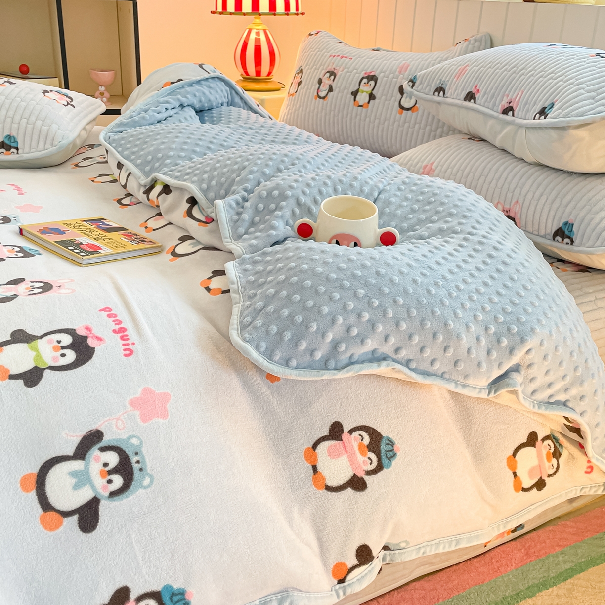 91家纺网 家纺一手货源 找家纺 贝扬思家纺 2025新款高克重牛奶绒豆豆被套床盖四件套-悦心系列 悦心-企鹅星球