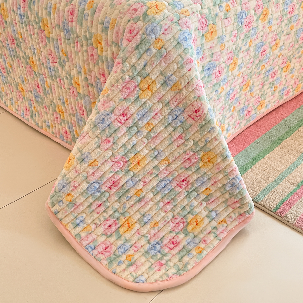 91家纺网 家纺一手货源 找家纺 贝扬思家纺 2025新款高克重牛奶绒豆豆被套床盖四件套-悦心系列 悦心-蔷薇语