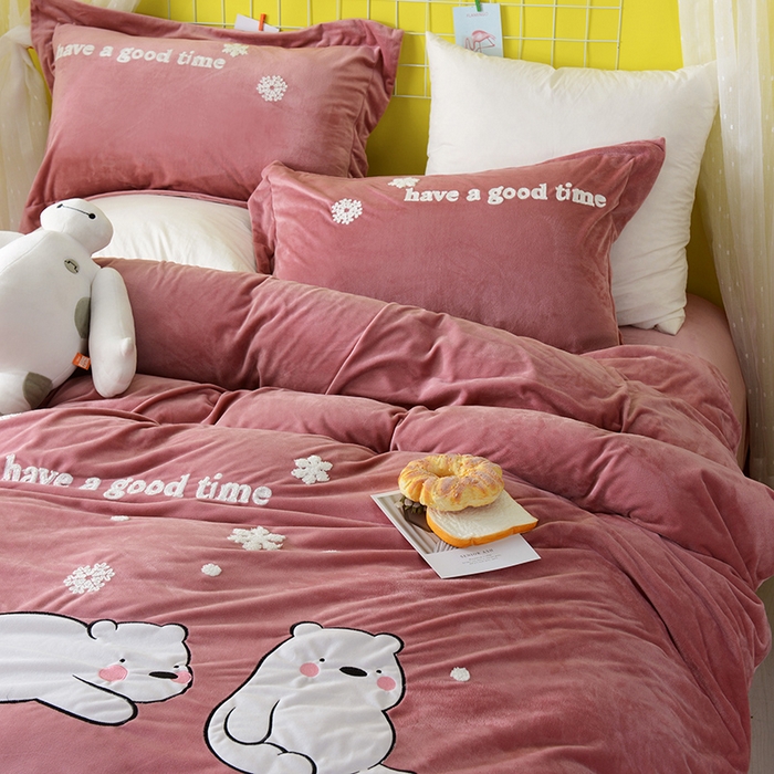 91家纺网 家纺一手货源 找家纺 （总）梵克保罗 2025新款婴儿绒原创绣花卡通学生三件套四件套