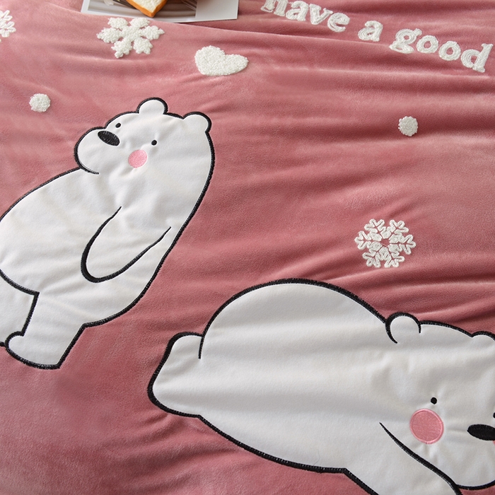 91家纺网 家纺一手货源 找家纺 梵克保罗 2025新款婴儿绒原创绣花卡通学生三件套四件套 北极熊-豆沙