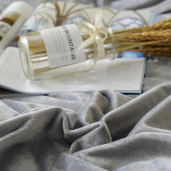 91家纺网 家纺一手货源 找家纺 梵克保罗 2025新款婴儿绒原创绣花卡通学生三件套四件套 小猪佩奇-灰