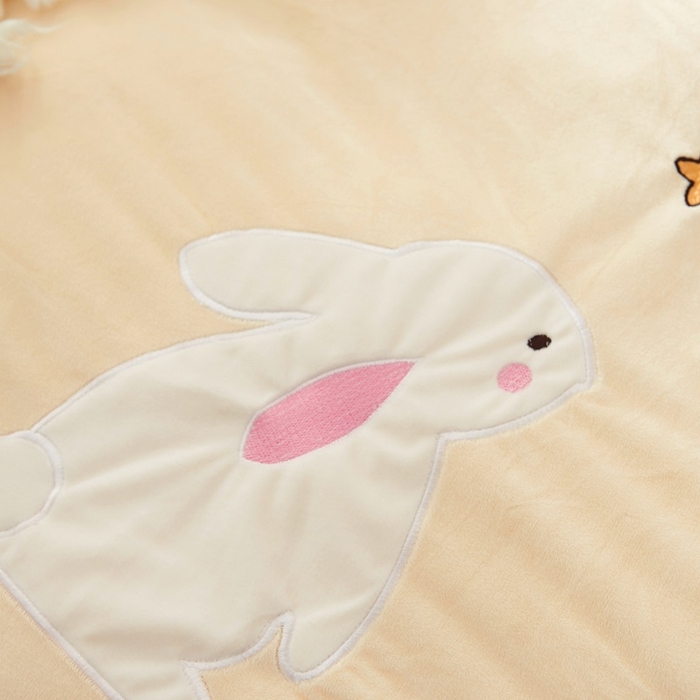 91家纺网 家纺一手货源 找家纺 梵克保罗 2025新款婴儿绒原创绣花卡通学生三件套四件套 亲亲宝贝-黄