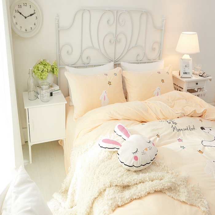 91家纺网 家纺一手货源 找家纺 梵克保罗 2025新款婴儿绒原创绣花卡通学生三件套四件套 亲亲宝贝-黄