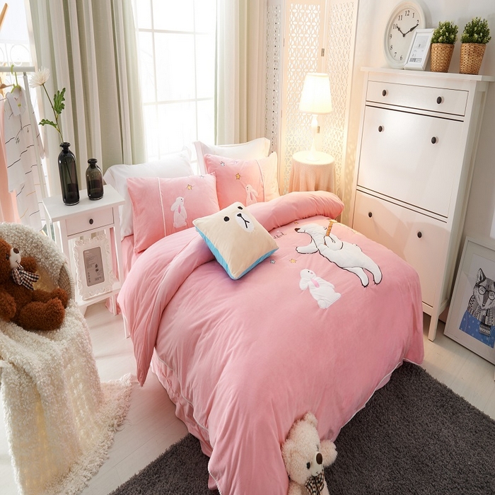 91家纺网 家纺一手货源 找家纺 梵克保罗 2025新款婴儿绒原创绣花卡通学生三件套四件套 亲亲宝贝-玉