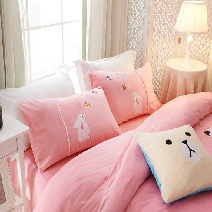 91家纺网 家纺一手货源 找家纺 梵克保罗 2025新款婴儿绒原创绣花卡通学生三件套四件套 亲亲宝贝-玉