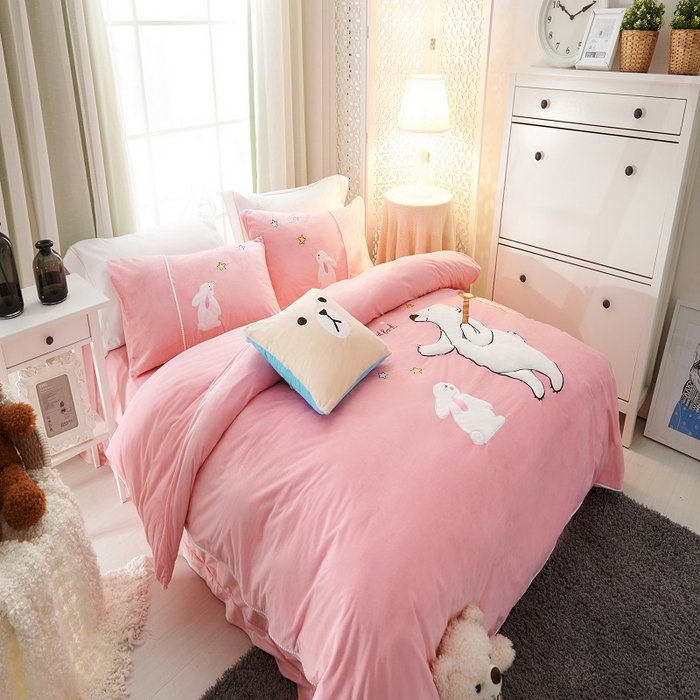 91家纺网 家纺一手货源 找家纺 梵克保罗 2025新款婴儿绒原创绣花卡通学生三件套四件套 亲亲宝贝-玉