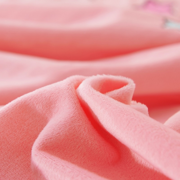 91家纺网 家纺一手货源 找家纺 梵克保罗 2025新款婴儿绒原创绣花卡通学生三件套四件套 亲亲宝贝-玉