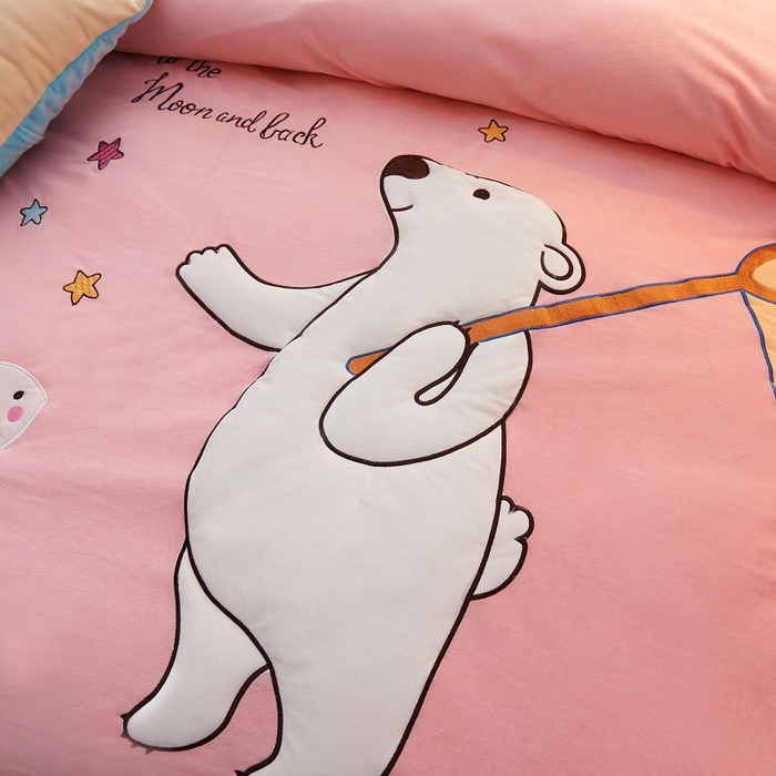 91家纺网 家纺一手货源 找家纺 梵克保罗 2025新款婴儿绒原创绣花卡通学生三件套四件套 亲亲宝贝-玉