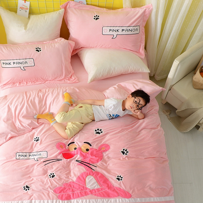 91家纺网 家纺一手货源 找家纺 梵克保罗 2025新款婴儿绒原创绣花卡通学生三件套四件套 粉红豹-玉