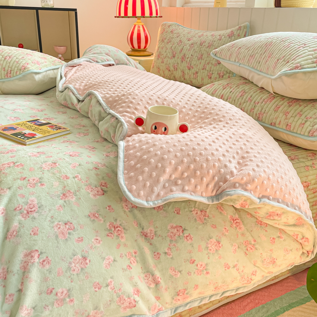 91家纺网 家纺一手货源 找家纺 贝扬思家纺 2025新款高克重牛奶绒豆豆被套床盖四件套-悦心系列 悦心-青提奶泡