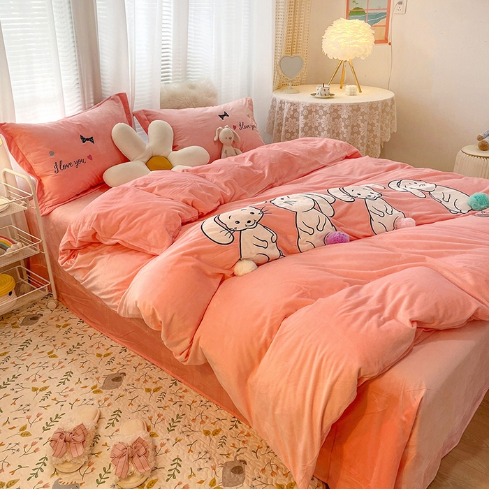 91家纺网 家纺一手货源 找家纺 梵克保罗 2025新款婴儿绒原创绣花卡通学生三件套四件套 可爱兔-粉