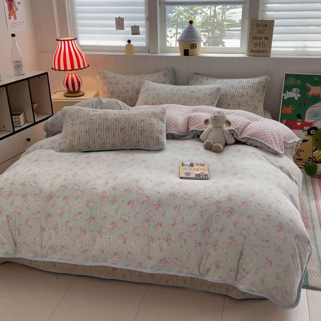 91家纺网 家纺一手货源 找家纺 贝扬思家纺 2025新款高克重牛奶绒豆豆被套床盖四件套-悦心系列 悦心-青提奶泡