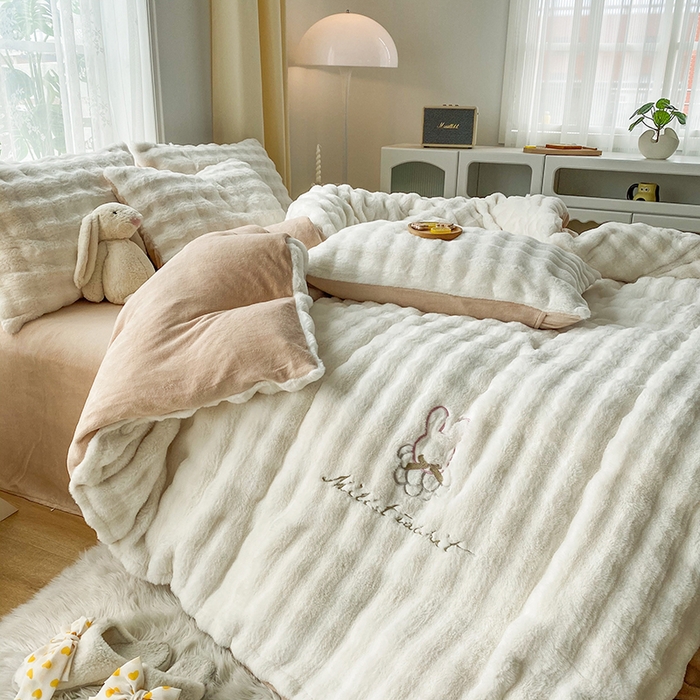 91家纺网 家纺一手货源 找家纺 潮邦创意家居 2025新款小米兔泡泡兔绒保暖四件套 米兔白