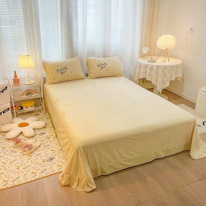 91家纺网 家纺一手货源 找家纺 梵克保罗 2025秋冬新款高克重婴儿绒原创绣花工艺系列三件套四件套-花卉系列 恋爱季节-米黄