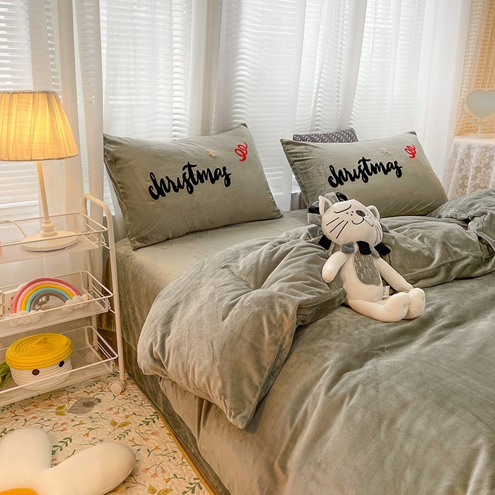 91家纺网 家纺一手货源 找家纺 梵克保罗 2025秋冬新款高克重婴儿绒原创绣花工艺系列三件套四件套-花卉系列 伊万卡-绿