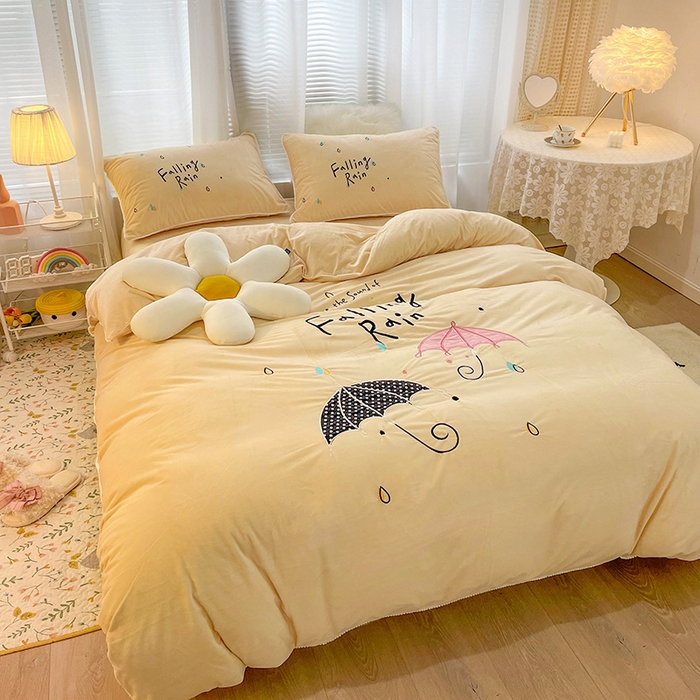 91家纺网 家纺一手货源 找家纺 梵克保罗 2025秋冬新款高克重婴儿绒原创绣花工艺系列三件套四件套-花卉系列 恋爱季节-米黄