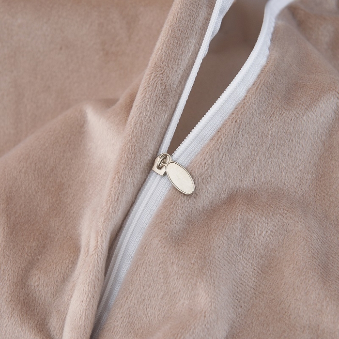 91家纺网 家纺一手货源 找家纺 梵克保罗 2025秋冬新款高克重婴儿绒原创绣花工艺系列三件套四件套-花卉系列 安妮-驼色