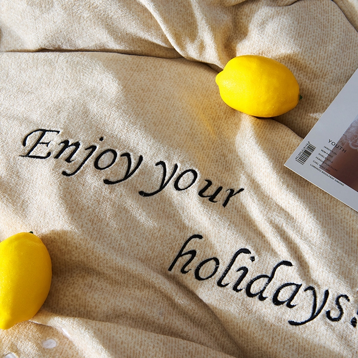 91家纺网 家纺一手货源 找家纺 梵克保罗 2025秋冬新款高克重婴儿绒原创绣花工艺系列三件套四件套-花卉系列 潘多拉-黄