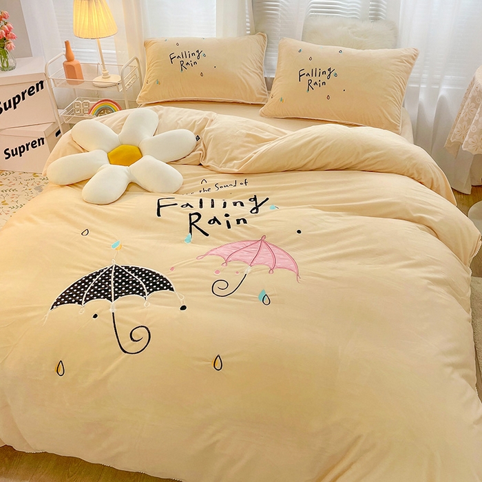 91家纺网 家纺一手货源 找家纺 梵克保罗 2025秋冬新款高克重婴儿绒原创绣花工艺系列三件套四件套-花卉系列 恋爱季节-米黄