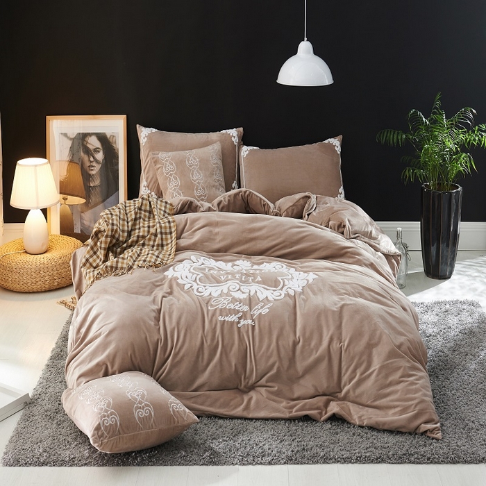 梵克保罗 2025秋冬新款高克重婴儿绒原创绣花工艺系列三件套四件套-花卉系列 安妮-驼色