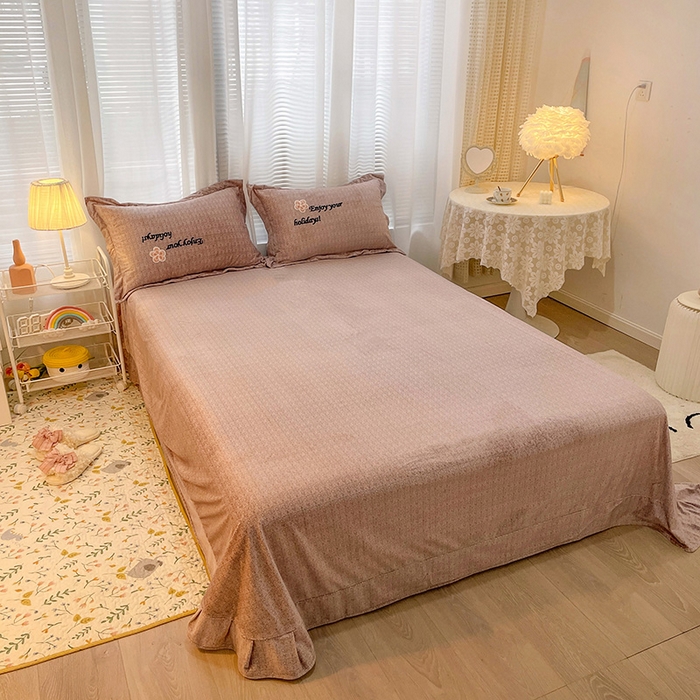 91家纺网 家纺一手货源 找家纺 梵克保罗 2025秋冬新款高克重婴儿绒原创绣花工艺系列三件套四件套-花卉系列 潘多拉-豆沙