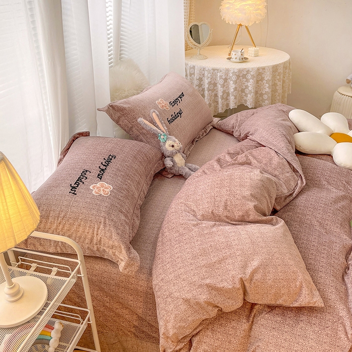 91家纺网 家纺一手货源 找家纺 梵克保罗 2025秋冬新款高克重婴儿绒原创绣花工艺系列三件套四件套-花卉系列 潘多拉-豆沙